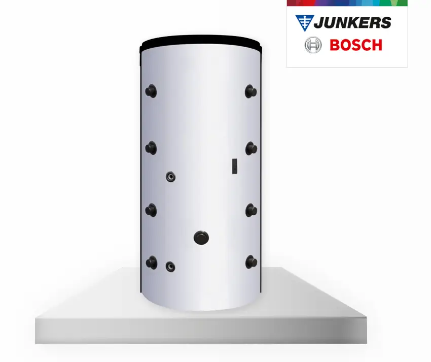 Runder, vertikaler Speicher mit mehreren Anschlüssen, beschichtet in Weiß. Logo von Bosch sowie Junkers im oberen Bereich sichtbar. Steht auf einer flachen Bodenfläche.